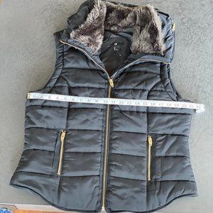 On Trend Puffer Faux Fur Trim Black Vest - Size L - NWOT